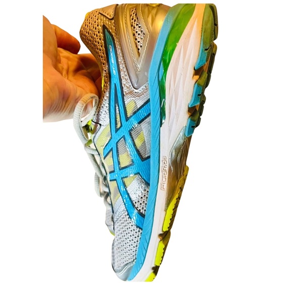 Women’s Asic’s GT-2000 T657N running sneakers 8.5 wide silver blue gently worn - Picture 16 of 16